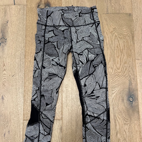 Lululemon leggings 4 - Picture 1 of 3